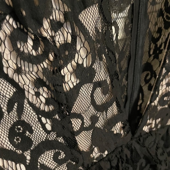 LACE ROMPER - Picture 2 of 4